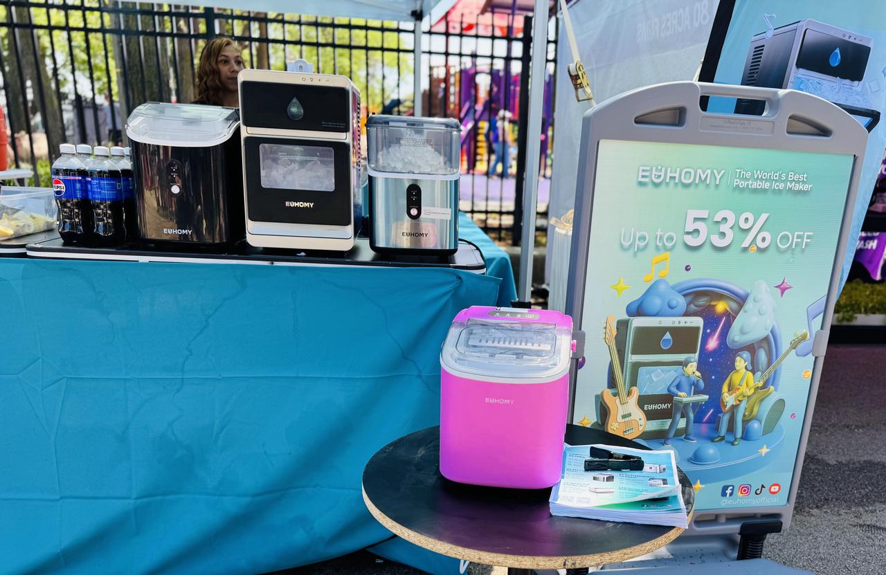 Close-up of Euhomy countertop ice makers and a promotional discount sign displayed at Summerfest.